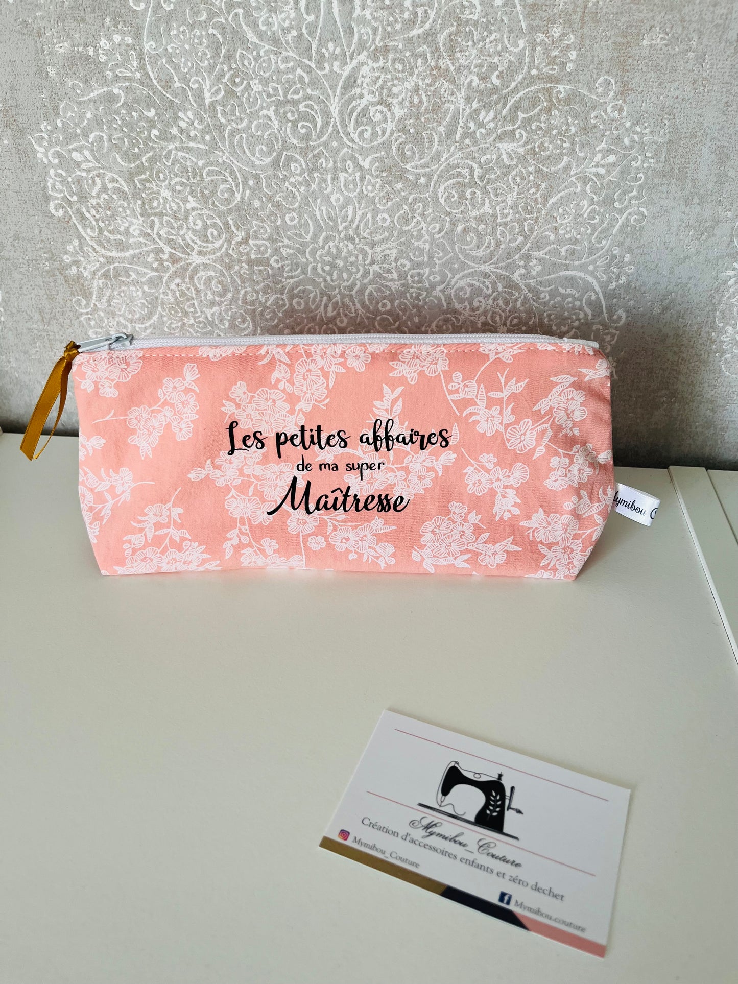 Trousse école personnalisée plume ( super maîtresse ou prenom)