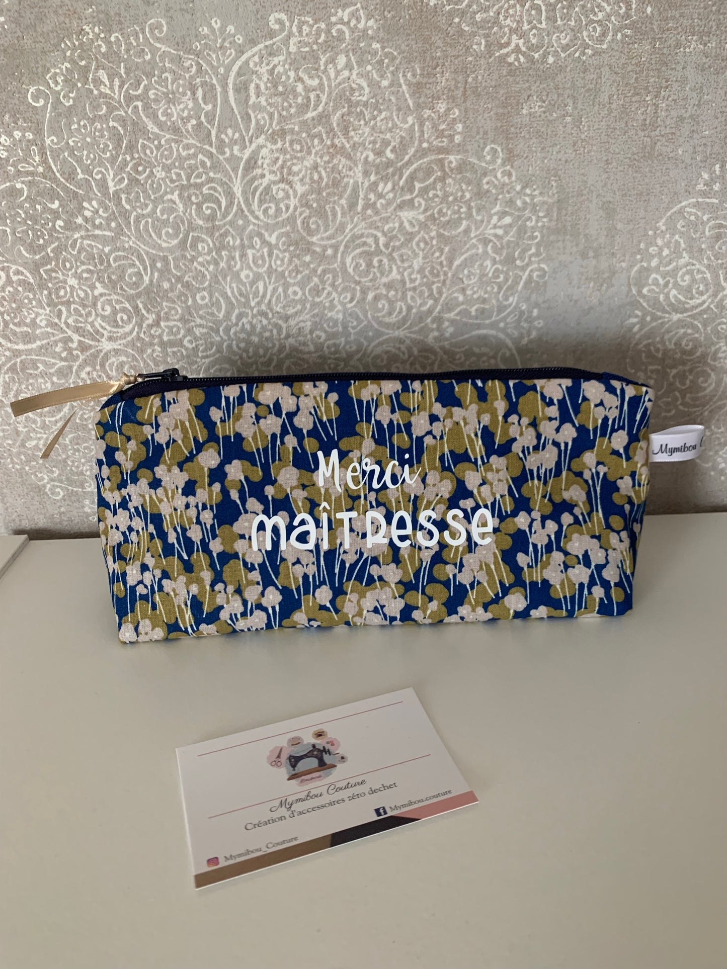 Trousse école personnalisée plume ( super maîtresse ou prenom)